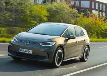 Bruxelas quer favorecer veículos compactos elétricos produzidos na Europa