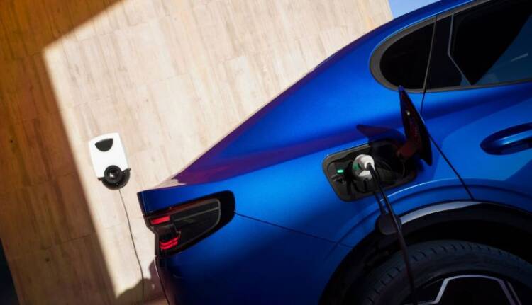 Baixas vendas de elétricos obrigam Ford a despedir mil