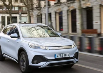 Este país proibiu a importação de carros a combustão