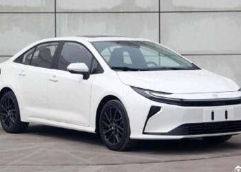 Já imagens do restyling do Toyota Corolla