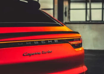 Porsche vai ter SUV de sete lugares com motor de combustão