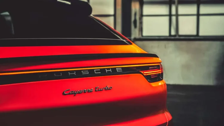 Porsche vai ter SUV de sete lugares com motor de combustão