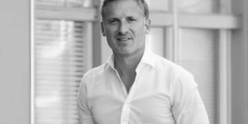 Diretor de design do Centro Europeu da Mercedes de “malas feitas” para a Renault