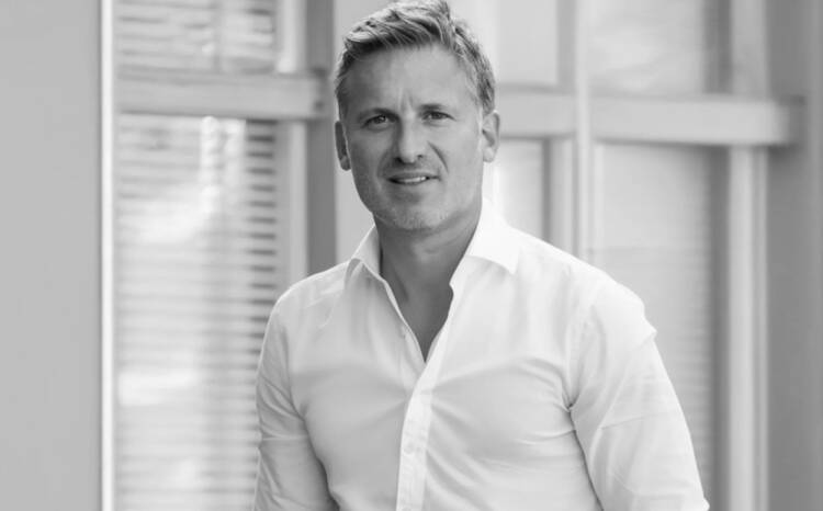 Diretor de design do Centro Europeu da Mercedes de “malas feitas” para a Renault