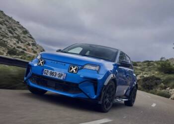 Alpine A290 ganha nova funcionalidade para ajudar à condução em cidade