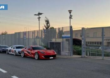 Corrida clandestina a 230 km/h termina na polícia