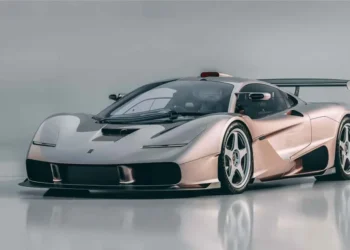 Gordon Murray surpreende com supercarro de dois volantes. Como?