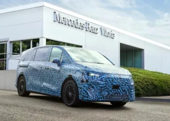 Mercedes mostra VLE camuflado