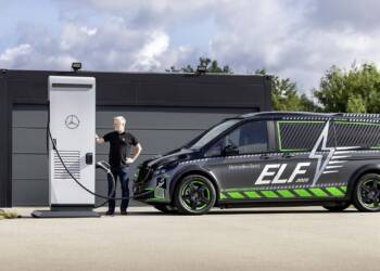 Mercedes-Benz testa novo sistema de carregamento elétrico