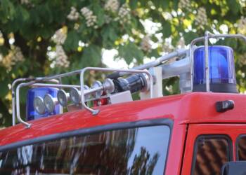 Centro comercial fechado por incêndio que começou em carro elétrico