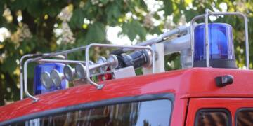 Centro comercial fechado por incêndio que começou em carro elétrico