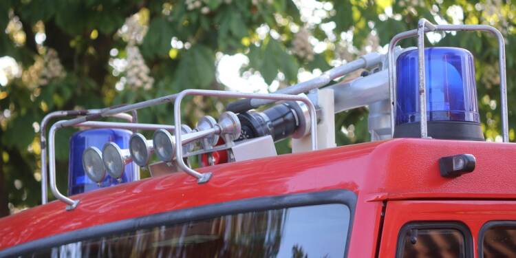 Centro comercial fechado por incêndio que começou em carro elétrico