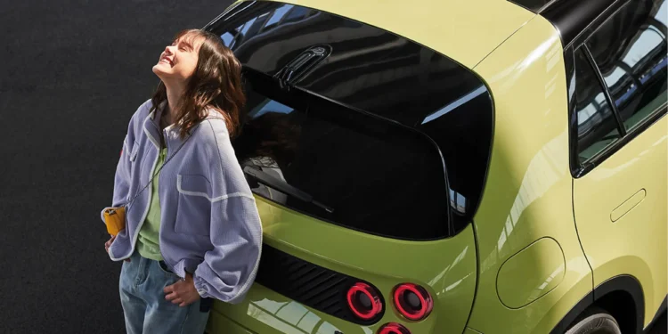 elétrico com faróis de iPhone