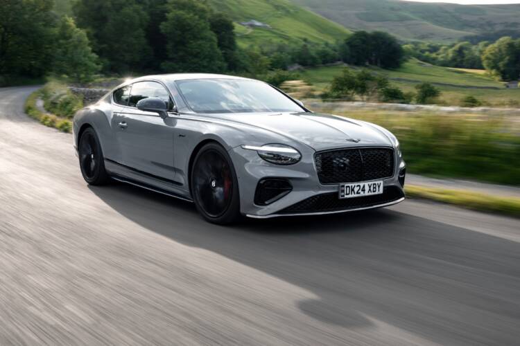 Bentley Continental GT e Flying Spur ganham estilo ainda mais agressivo