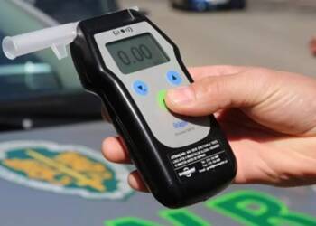 Qual é a multa por condução sob o efeito de álcool?