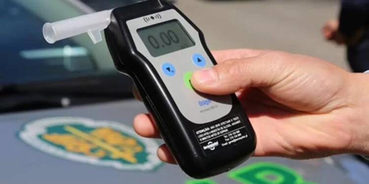 Qual é a multa por condução sob o efeito de álcool?