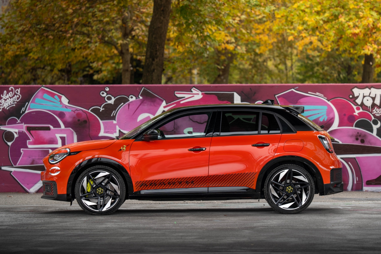 Abarth 600e Competizione