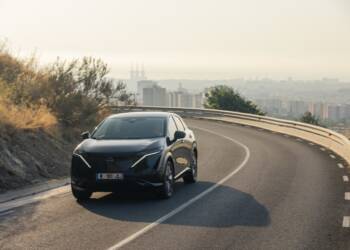 Nissan Ariya energia solar