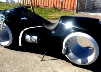 Esta é a Tron não é a inteligência artificial e está à venda