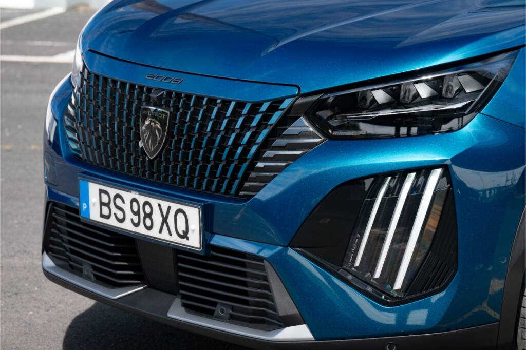 Peugeot 2008 GT Hybrid VS