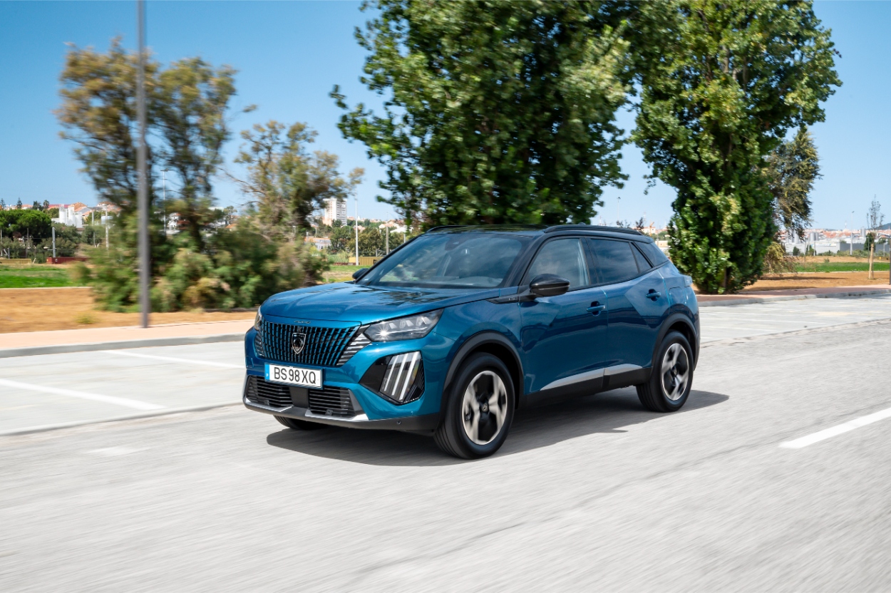 Peugeot 2008 GT Hybrid VS