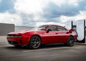 Stellantis acesso ao supercarregadores da tesla