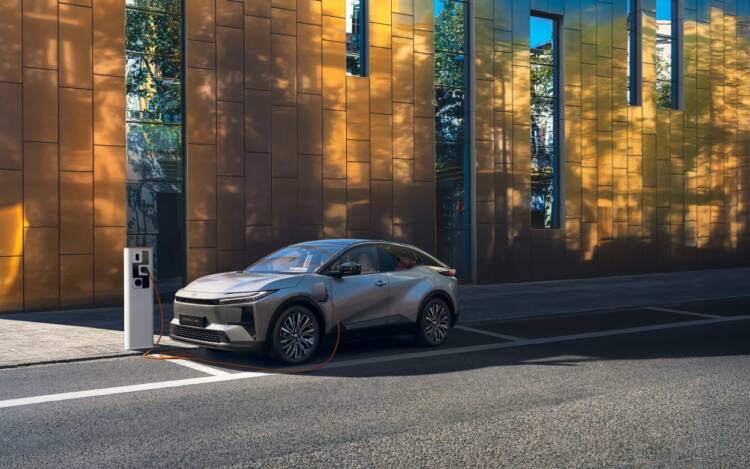 Toyota C-HR+