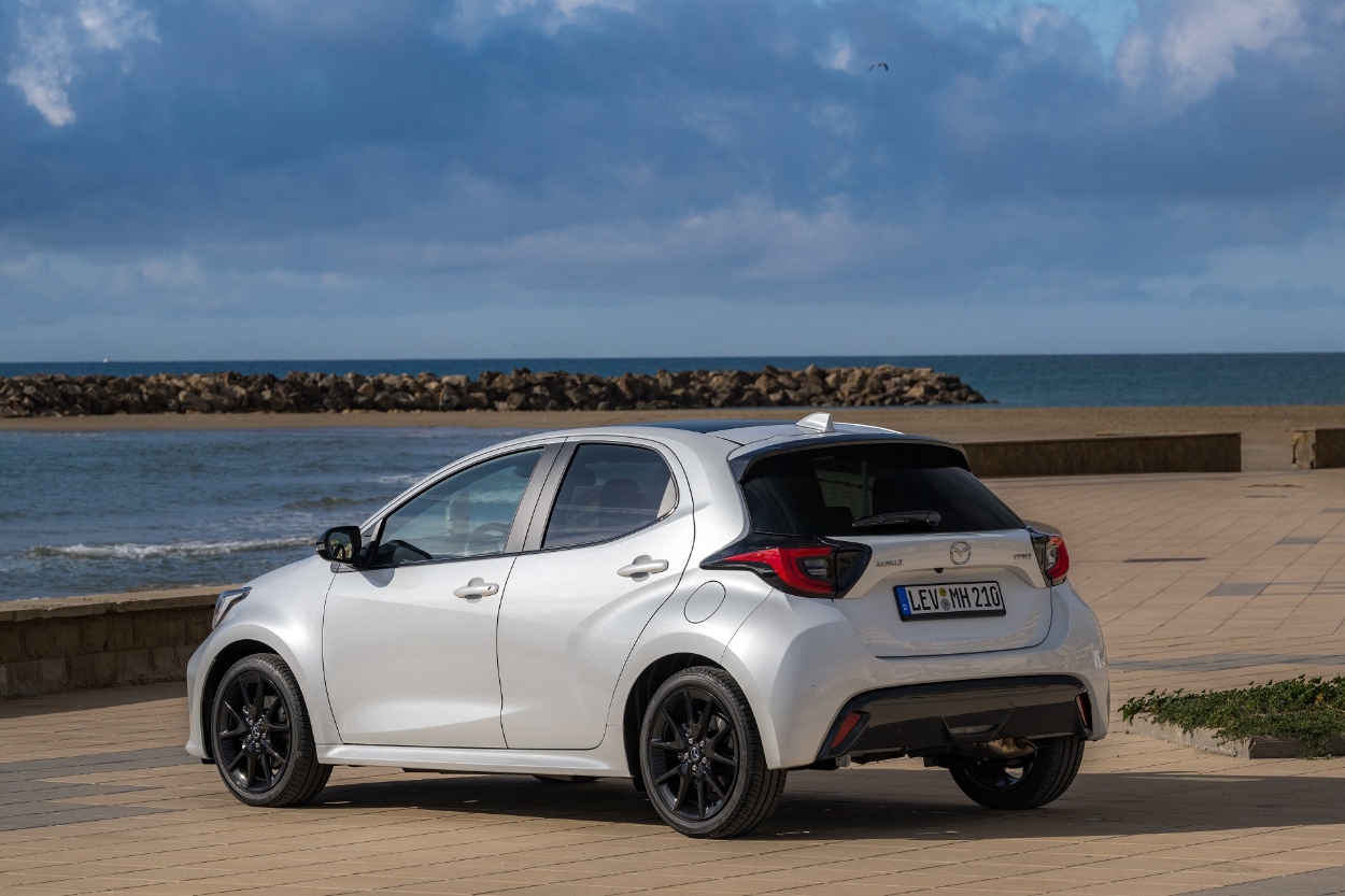 Mazda 2 Hybrid renovado