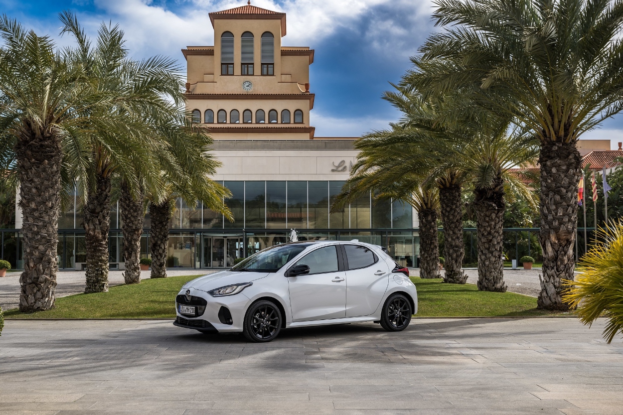 Mazda 2 Hybrid renovado