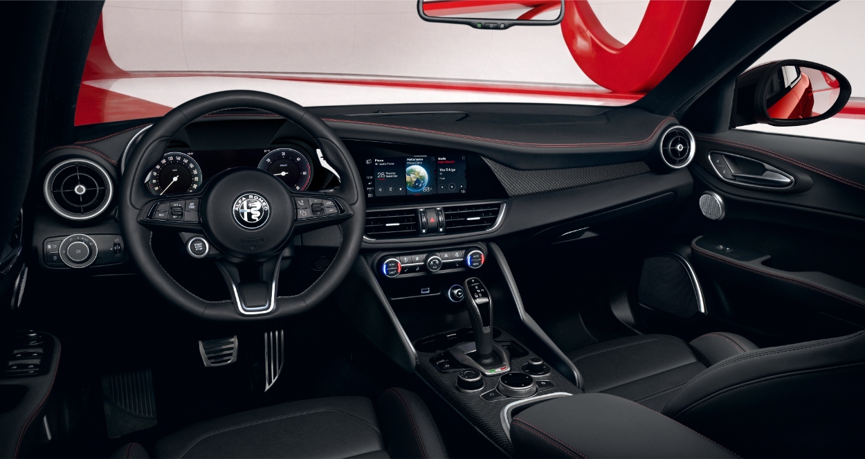 Giulia Pack Performance interior