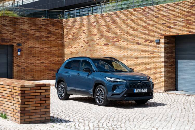 Ensaio Toyota Corolla Cross 1.8 Hybrid Luxury