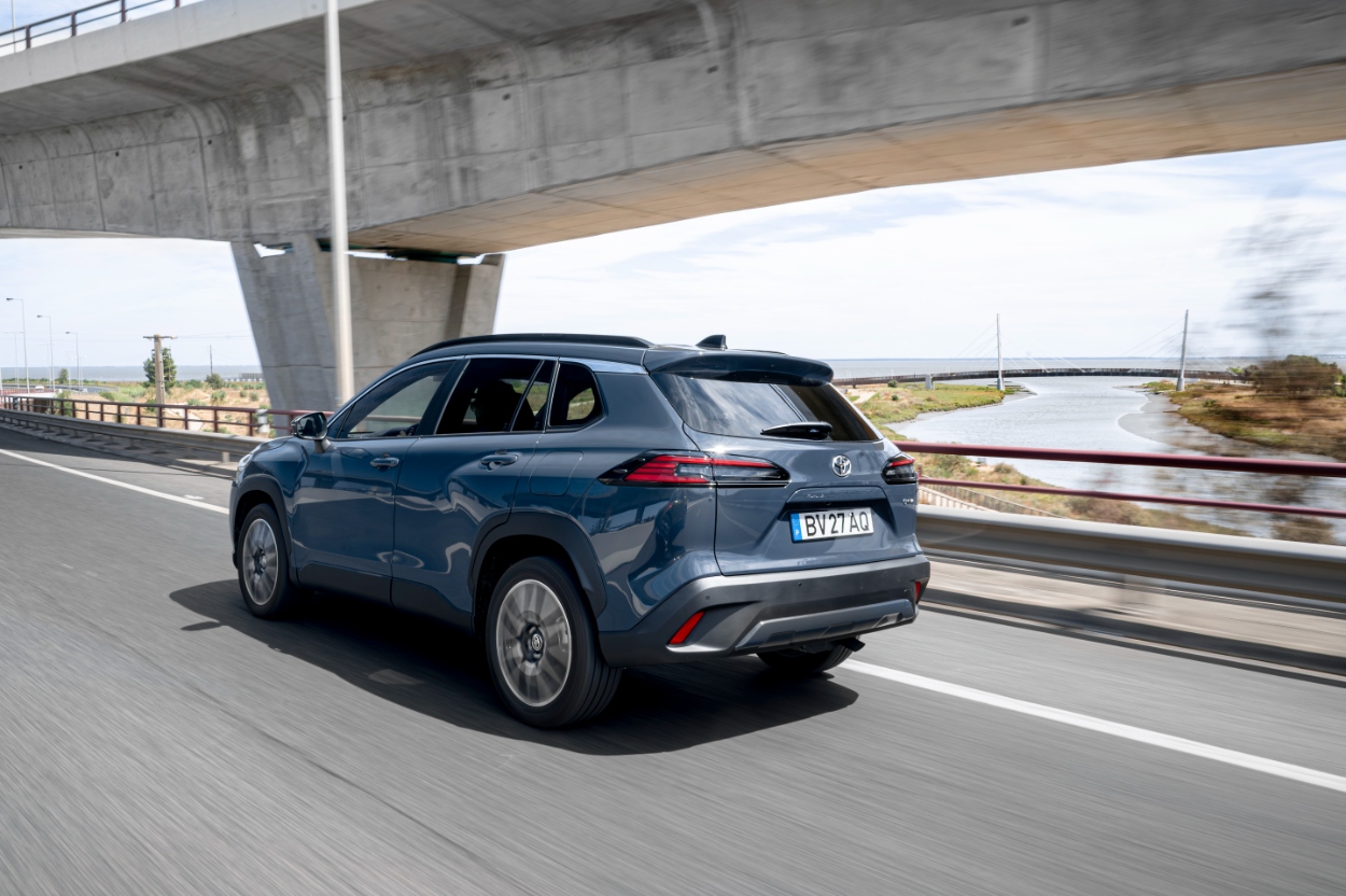 Ensaio Toyota Corolla Cross 1.8 Hybrid Luxury