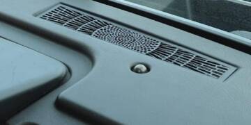 Este círculo estranho no painel do seu carro é um sensor. Mas para que serve?