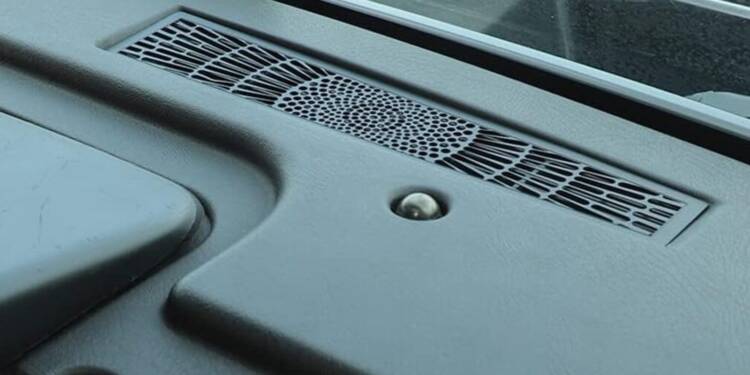 Este círculo estranho no painel do seu carro é um sensor. Mas para que serve?