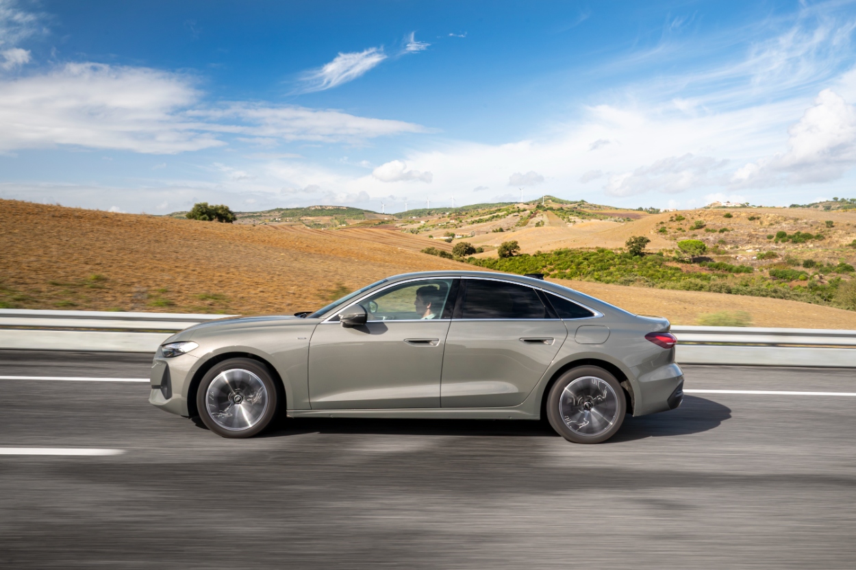ensaio AUDI A5 Limousine E-Hybrid Quattro Business