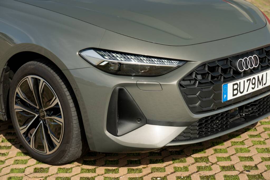 ensaio AUDI A5 Limousine E-Hybrid Quattro Business