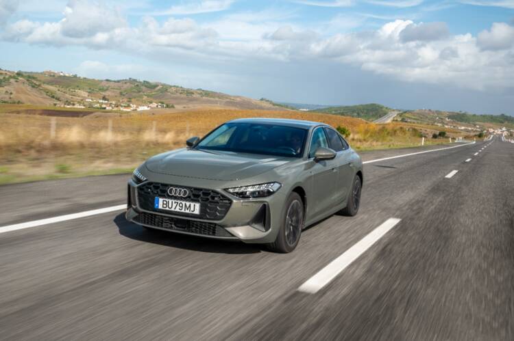 ensaio AUDI A5 Limousine E-Hybrid Quattro Business