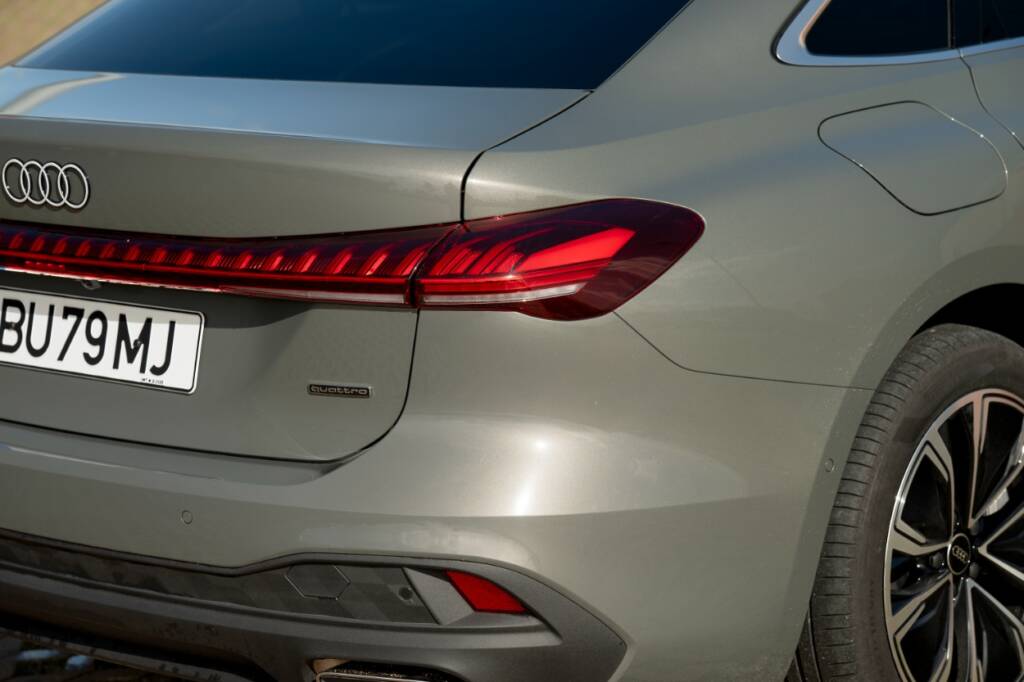 ensaio AUDI A5 Limousine E-Hybrid Quattro Business