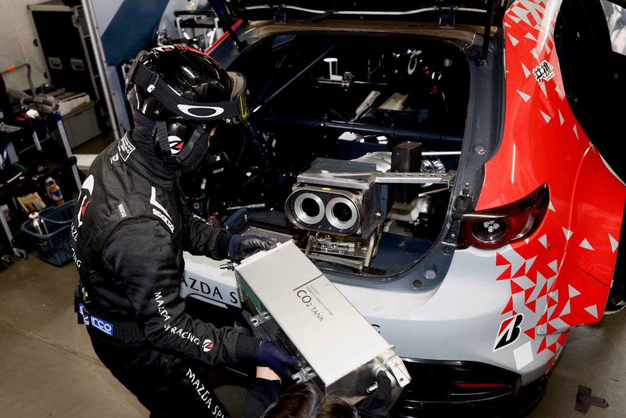 Mazda testa captura móvel de CO2