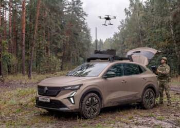 Renault transforma SUV em veículo militar