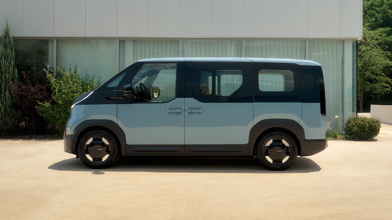 Kia reforça gama PV5 com novas versões de seis e sete lugares