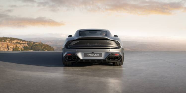 Aston Martin Vanquish 25
