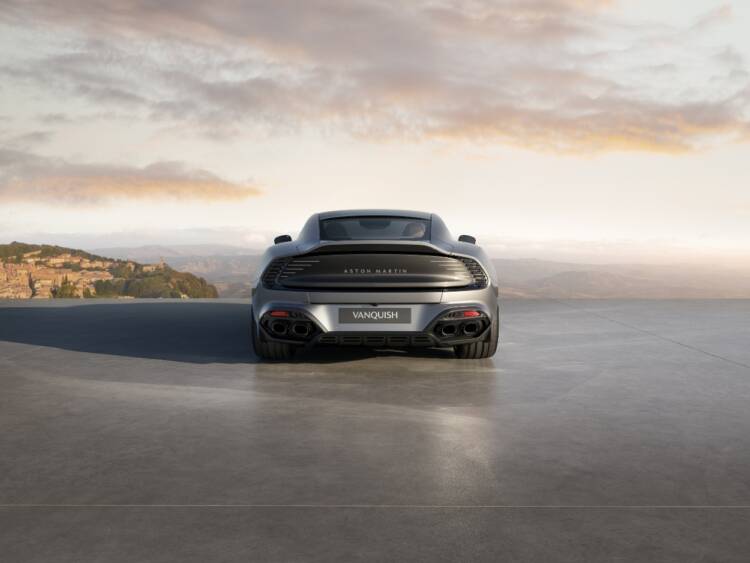Aston Martin Vanquish 25