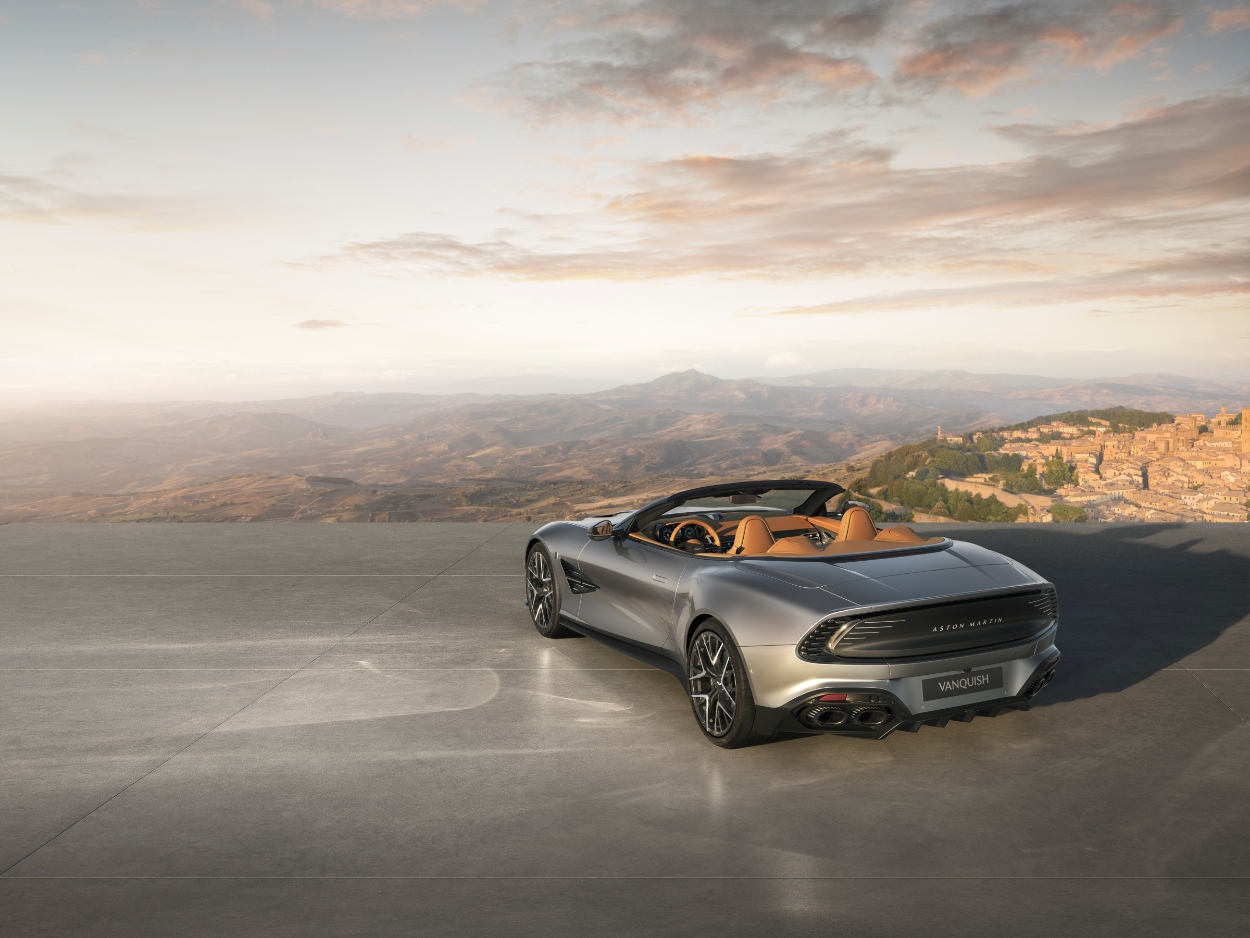 Aston Martin Vanquish 25