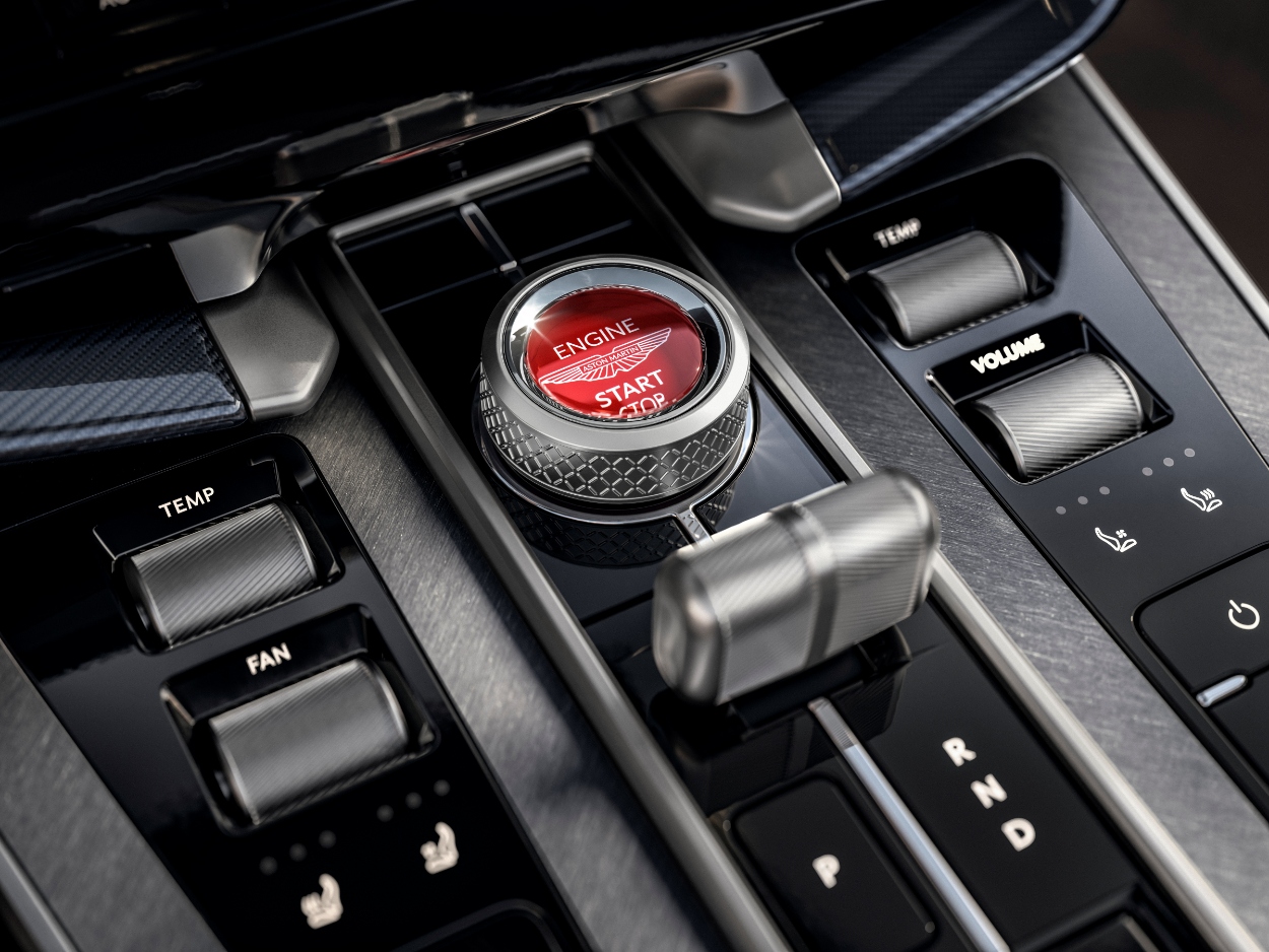 Aston Martin Vanquish 25