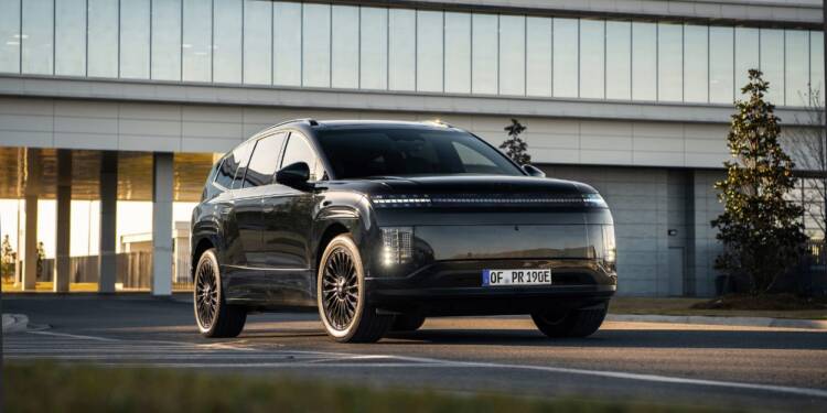 SUV IONIQ 9 Calligraphy Black Ink