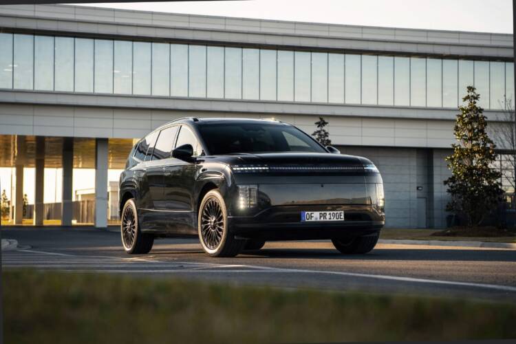 SUV IONIQ 9 Calligraphy Black Ink