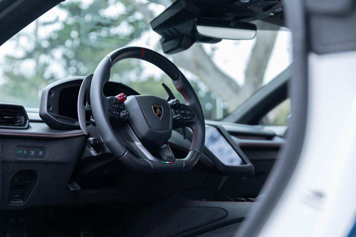 Lamborghini estreia o Temerario Tricolore