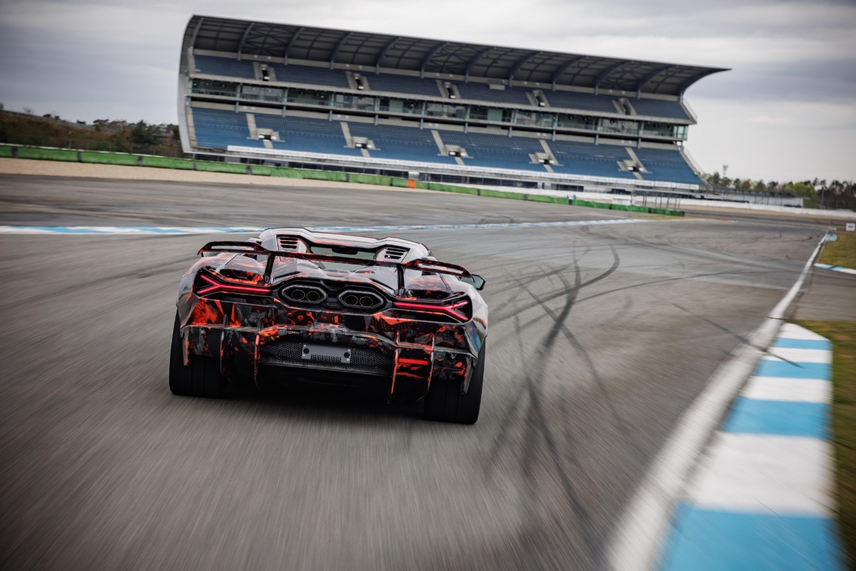 Lamborghini Revuelto SV