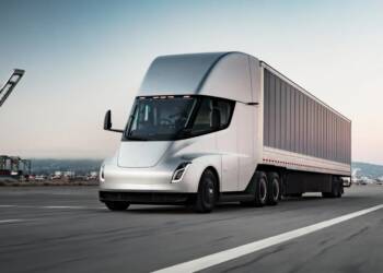 Tesla prepara entrada do Semi na Europa em 2027